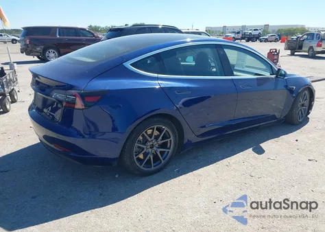 2018 Tesla Model 3 Long Range/Performance z USA, uszkodzony, nr VIN 5YJ3E1EB0JF130720